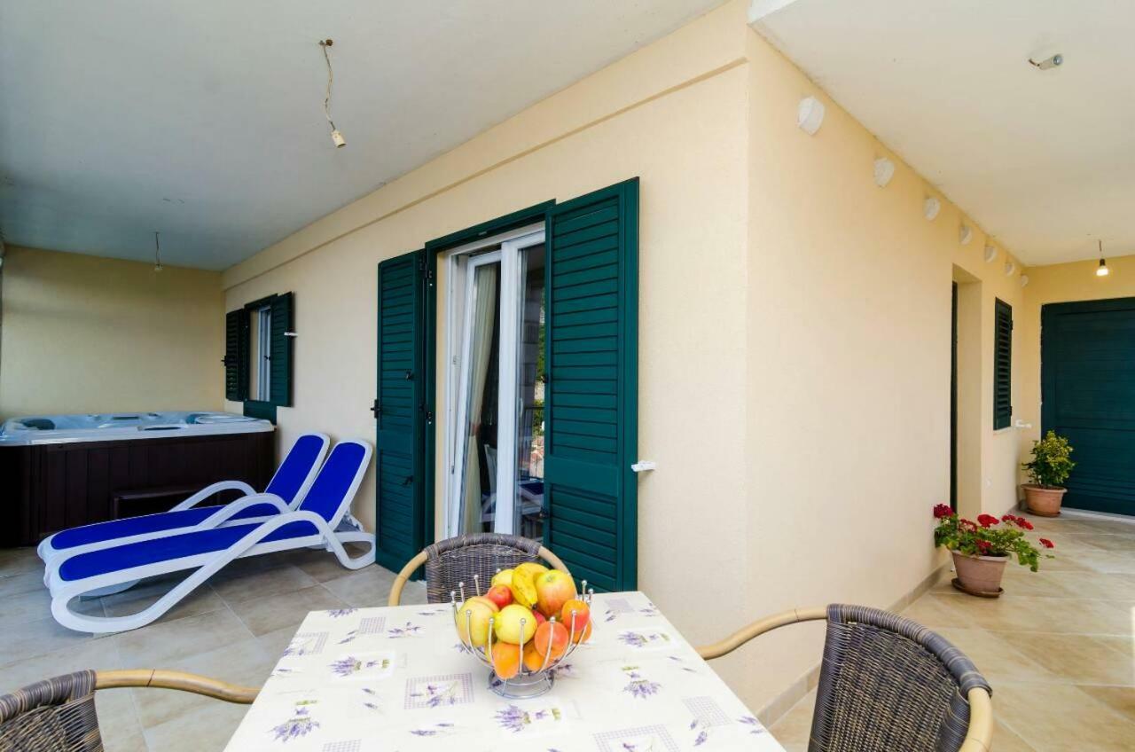 Adriatic - Apartment With Jacuzzi Sobra Esterno foto